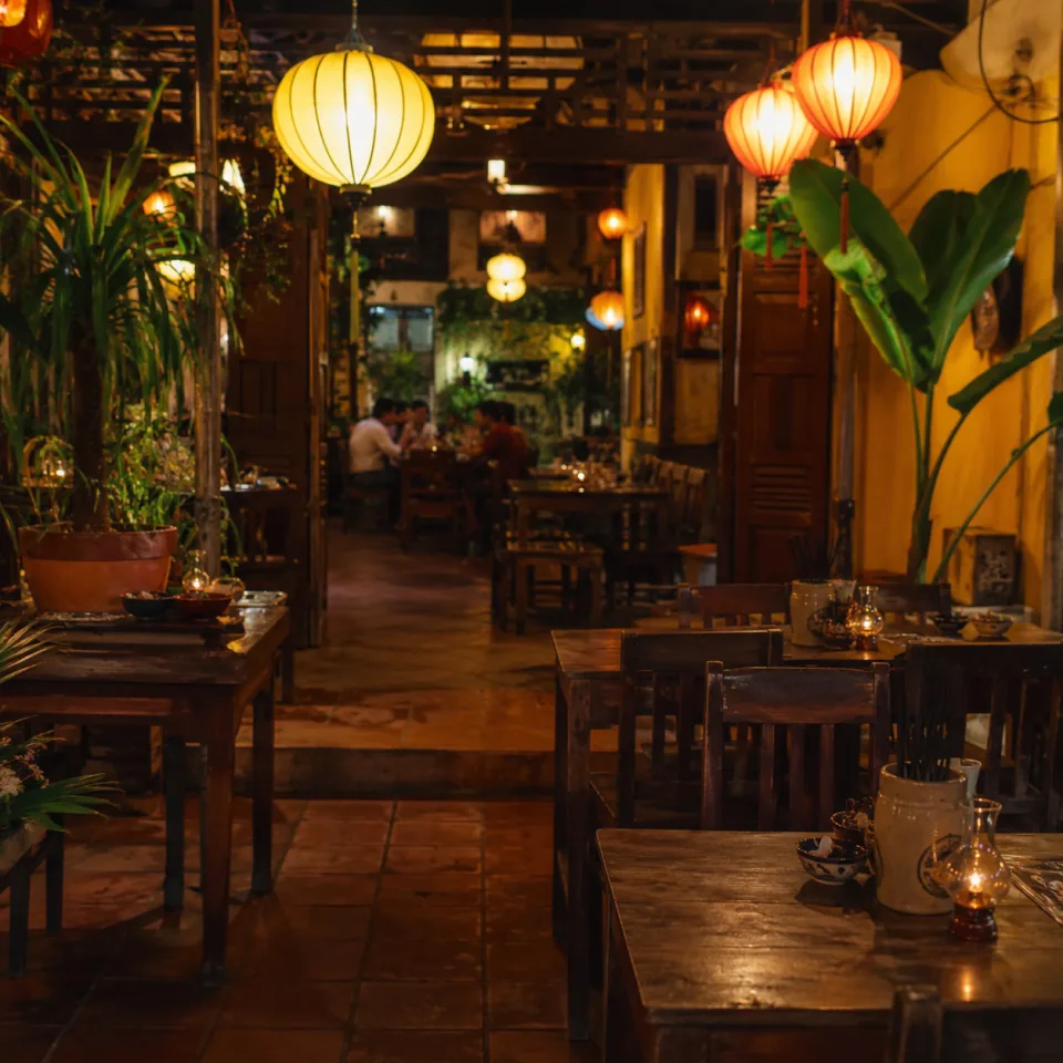 Bàn nướng đông khách tại Bòng Quán
